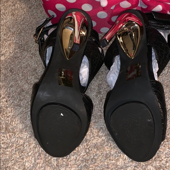 Heels - Picture 4 of 6